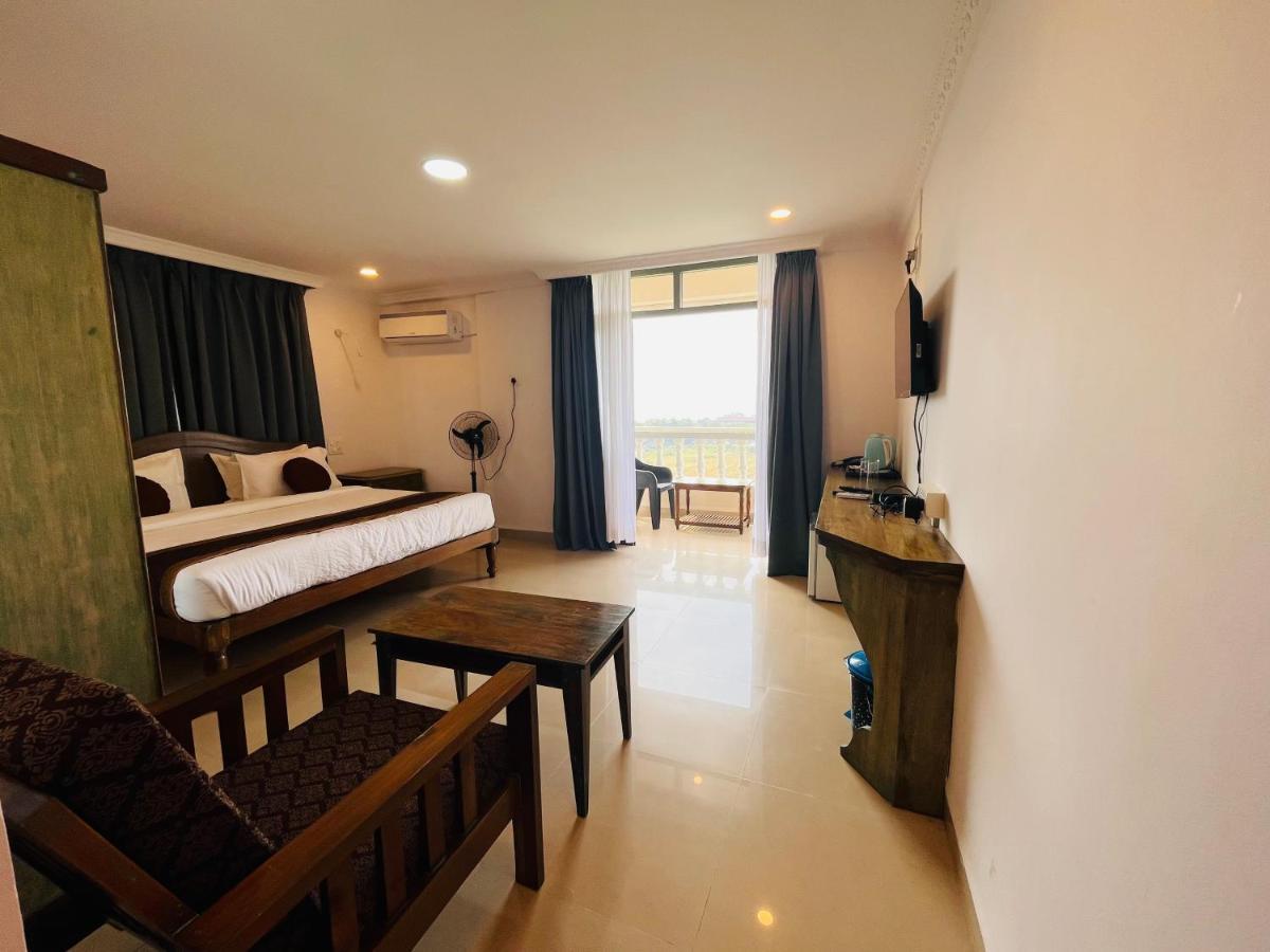 Nagas Hotel Satyavati Morjim Exteriér fotografie