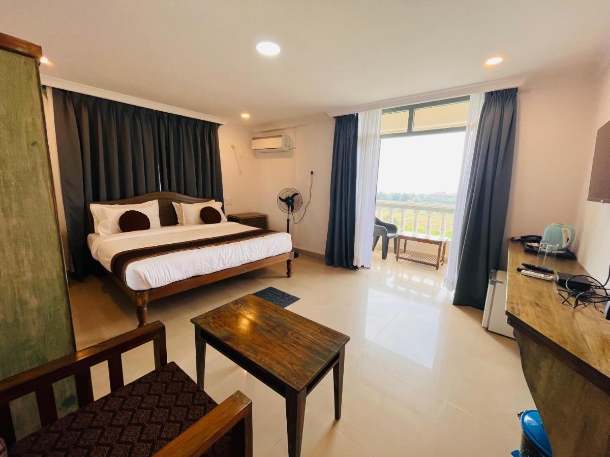 Nagas Hotel Satyavati Morjim Exteriér fotografie